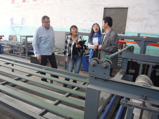 নির্মাণ সামগ্রী তৈরির জন্য তাপ সংরক্ষক স্তরযুক্ত টাইল তৈরির মেশিন