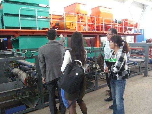 নির্মাণ সামগ্রী তৈরির জন্য তাপ সংরক্ষক স্তরযুক্ত টাইল তৈরির মেশিন