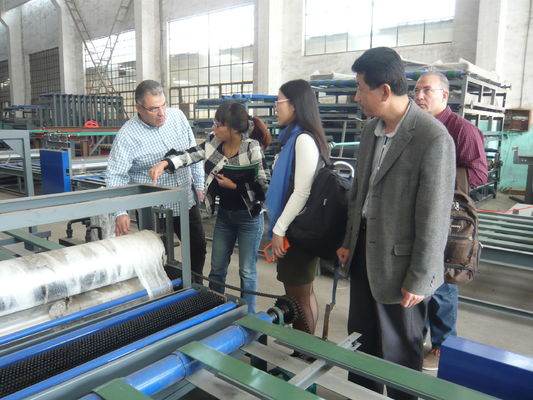 নির্মাণ সামগ্রী তৈরির জন্য তাপ সংরক্ষক স্তরযুক্ত টাইল তৈরির মেশিন