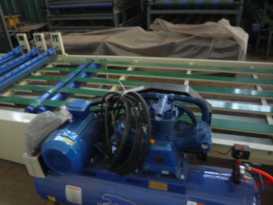 এনার্জি দক্ষ ইস্পাত টেক্সচার 1.5 * 18 মিটার ফাইবার সিমেন্ট দরজার জন্য দরজা তৈরির মেশিন