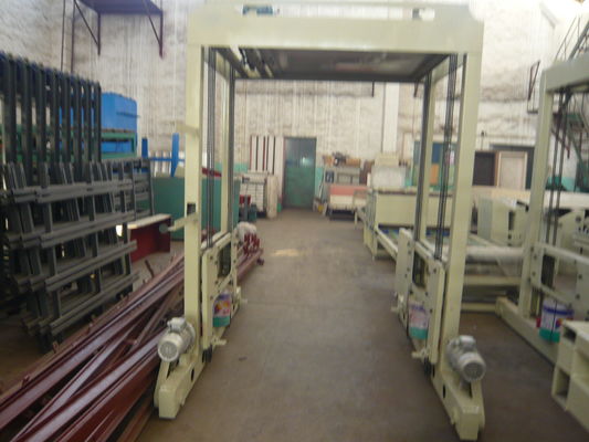 এমজিও / এমজিসিএল / ফাইবার গ্লাস জাল কাঁচামালের জন্য হালকা ওজনের ওয়াল প্যানেল গঠনের মেশিন