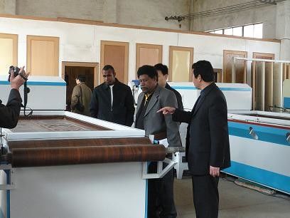 ম্যাগনেসিয়াম অক্সাইড উৎপাদন পলিউরেথেন স্যান্ডউইচ প্যানেল মেশিন / বোর্ড তৈরির মেশিন