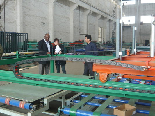 স্বয়ংক্রিয় স্যান্ডউইচ প্যানেল মেশিন সিমেন্ট পাউডার ভর্তি উপকরণ এবং ট্যালকম পাউডার তৈরি